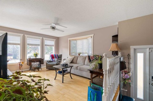 162 Caldwell Crescent, Fort Mcmurray, AB - Indoor Photo Showing Living Room