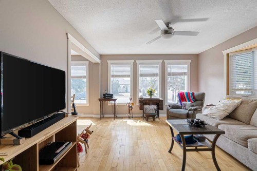 162 Caldwell Crescent, Fort Mcmurray, AB - Indoor Photo Showing Living Room