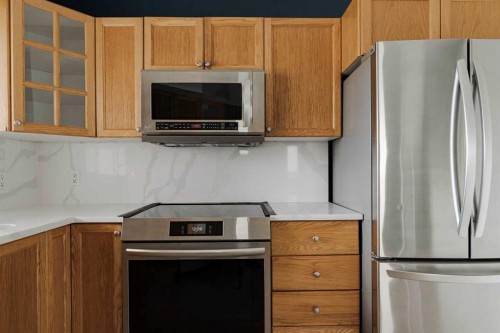 181 Waniandy Way, Fort Mcmurray, AB - Indoor Photo Showing Kitchen With Stainless Steel Kitchen