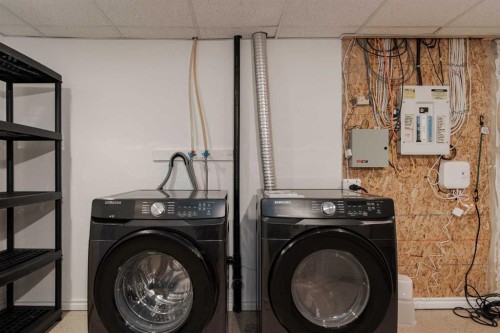 181 Waniandy Way, Fort Mcmurray, AB - Indoor Photo Showing Laundry Room