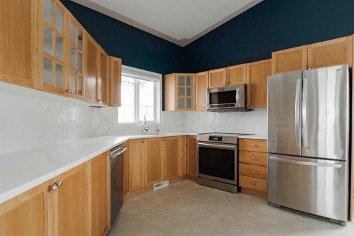 181 Waniandy Way, Fort Mcmurray, AB - Indoor Photo Showing Kitchen With Stainless Steel Kitchen