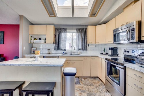 123 Hunter Place, Fort Mcmurray, AB - Indoor Photo Showing Kitchen With Stainless Steel Kitchen