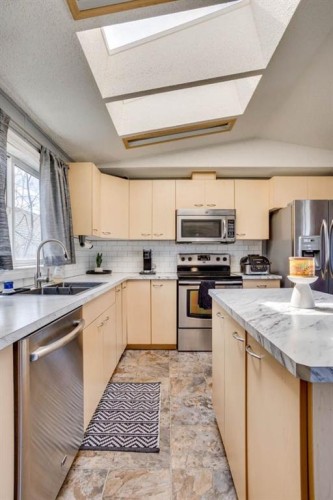 123 Hunter Place, Fort Mcmurray, AB - Indoor Photo Showing Kitchen With Stainless Steel Kitchen