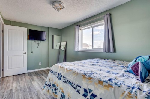 123 Hunter Place, Fort Mcmurray, AB - Indoor Photo Showing Bedroom