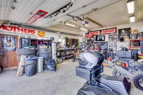 123 Hunter Place, Fort Mcmurray, AB - Indoor Photo Showing Garage