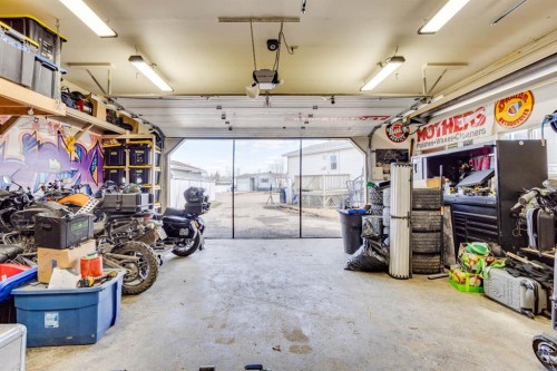 123 Hunter Place, Fort Mcmurray, AB - Indoor Photo Showing Garage