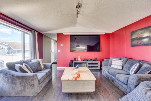 123 Hunter Place, Fort Mcmurray, AB - Indoor Photo Showing Living Room