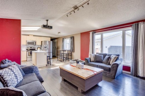 123 Hunter Place, Fort Mcmurray, AB - Indoor Photo Showing Living Room