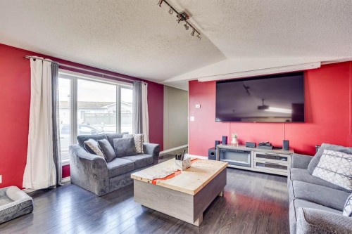 123 Hunter Place, Fort Mcmurray, AB - Indoor Photo Showing Living Room