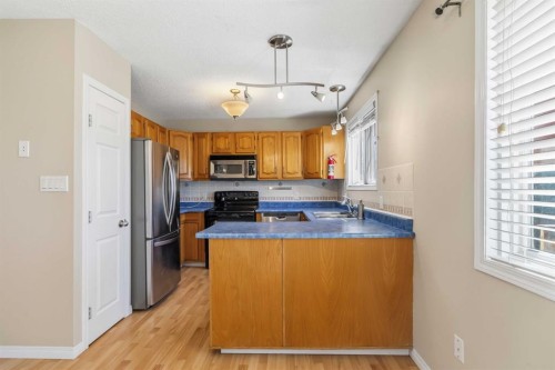 307 Cornwall Drive, Fort Mcmurray, AB - Indoor Photo Showing Kitchen