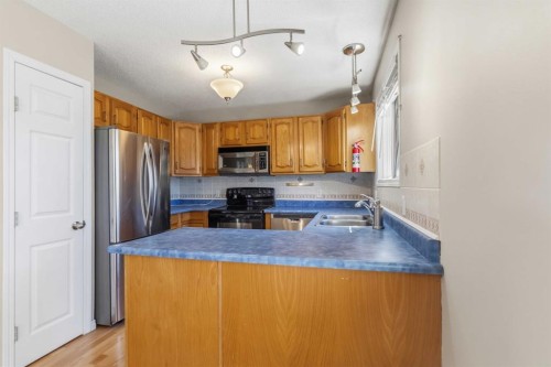 307 Cornwall Drive, Fort Mcmurray, AB - Indoor Photo Showing Kitchen With Double Sink