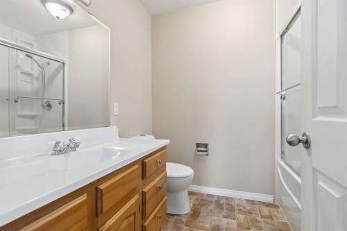 307 Cornwall Drive, Fort Mcmurray, AB - Indoor Photo Showing Bathroom