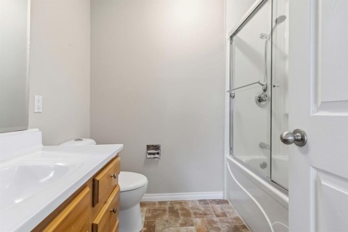 307 Cornwall Drive, Fort Mcmurray, AB - Indoor Photo Showing Bathroom