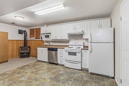 307 Cornwall Drive, Fort Mcmurray, AB - Indoor Photo Showing Kitchen