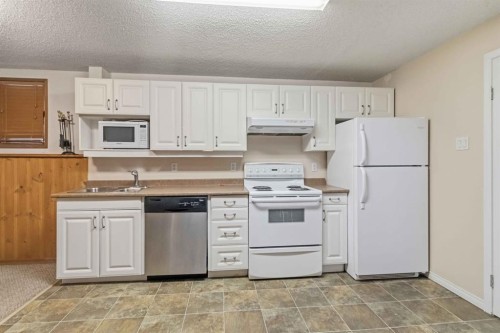 307 Cornwall Drive, Fort Mcmurray, AB - Indoor Photo Showing Kitchen