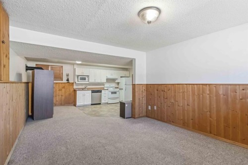 307 Cornwall Drive, Fort Mcmurray, AB - Indoor Photo Showing Kitchen