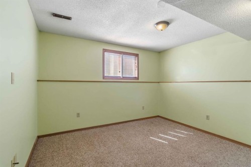 307 Cornwall Drive, Fort Mcmurray, AB - Indoor Photo Showing Other Room