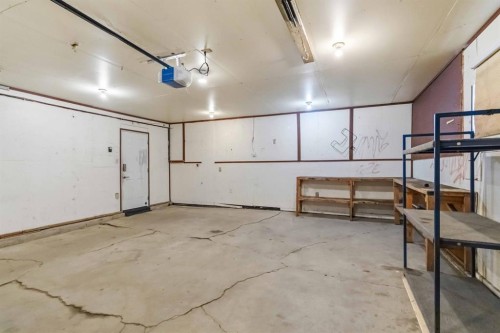 307 Cornwall Drive, Fort Mcmurray, AB - Indoor Photo Showing Garage