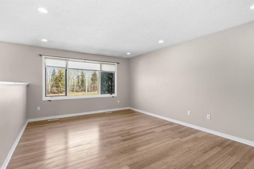 307 Cornwall Drive, Fort Mcmurray, AB - Indoor Photo Showing Other Room