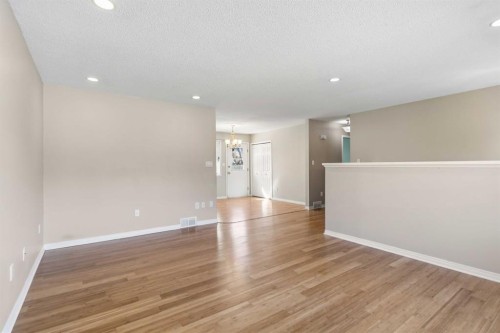 307 Cornwall Drive, Fort Mcmurray, AB - Indoor Photo Showing Other Room