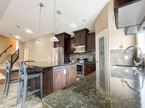 260 Killdeer Way, Fort Mcmurray, AB - Indoor Photo Showing Kitchen With Upgraded Kitchen