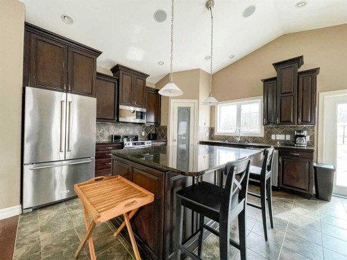 260 Killdeer Way, Fort Mcmurray, AB - Indoor Photo Showing Kitchen With Upgraded Kitchen