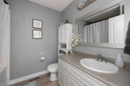 150 Pacific Crescent, Fort Mcmurray, AB - Indoor Photo Showing Bathroom