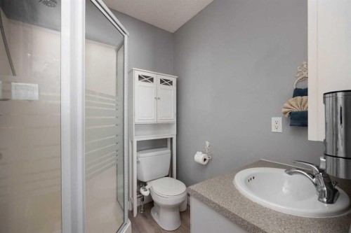 150 Pacific Crescent, Fort Mcmurray, AB - Indoor Photo Showing Bathroom