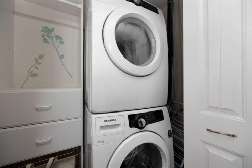 150 Pacific Crescent, Fort Mcmurray, AB - Indoor Photo Showing Laundry Room