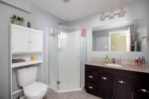 150 Pacific Crescent, Fort Mcmurray, AB - Indoor Photo Showing Bathroom