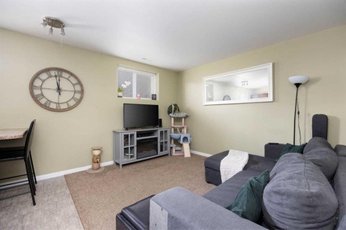 150 Pacific Crescent, Fort Mcmurray, AB - Indoor Photo Showing Living Room