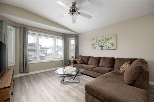 150 Pacific Crescent, Fort Mcmurray, AB - Indoor Photo Showing Living Room