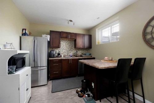 150 Pacific Crescent, Fort Mcmurray, AB - Indoor Photo Showing Kitchen