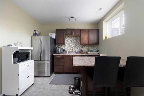 150 Pacific Crescent, Fort Mcmurray, AB - Indoor Photo Showing Kitchen