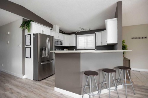 150 Pacific Crescent, Fort Mcmurray, AB - Indoor Photo Showing Kitchen