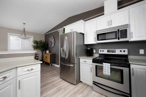 150 Pacific Crescent, Fort Mcmurray, AB - Indoor Photo Showing Kitchen With Stainless Steel Kitchen