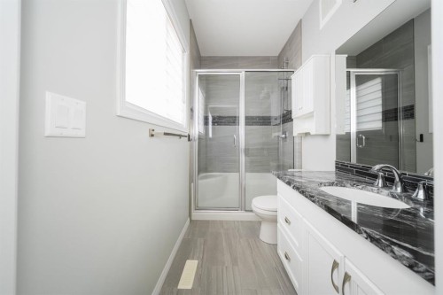 131 Athabasca Crescent, Fort Mcmurray, AB - Indoor Photo Showing Bathroom