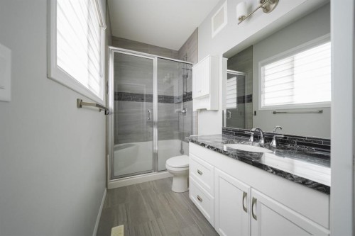 131 Athabasca Crescent, Fort Mcmurray, AB - Indoor Photo Showing Bathroom