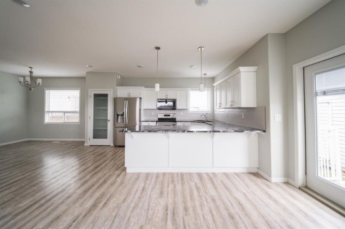 131 Athabasca Crescent, Fort Mcmurray, AB - Indoor Photo Showing Kitchen With Upgraded Kitchen