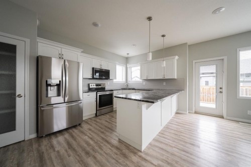 131 Athabasca Crescent, Fort Mcmurray, AB - Indoor Photo Showing Kitchen With Stainless Steel Kitchen With Upgraded Kitchen