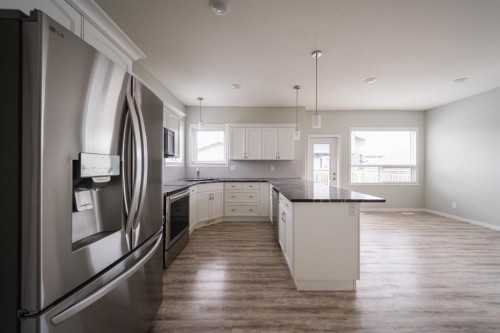 131 Athabasca Crescent, Fort Mcmurray, AB - Indoor Photo Showing Kitchen With Stainless Steel Kitchen With Upgraded Kitchen