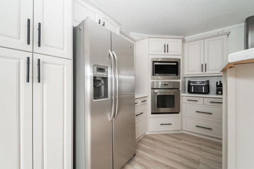 280 Caouette Crescent, Fort Mcmurray, AB - Indoor Photo Showing Kitchen With Stainless Steel Kitchen With Upgraded Kitchen