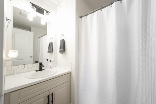 280 Caouette Crescent, Fort Mcmurray, AB - Indoor Photo Showing Bathroom