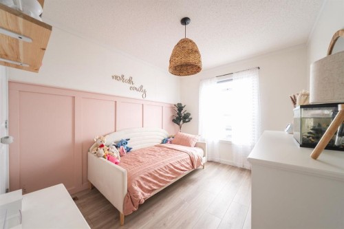 280 Caouette Crescent, Fort Mcmurray, AB - Indoor Photo Showing Bedroom