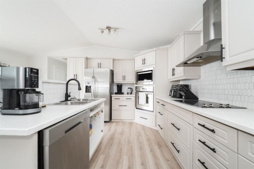 280 Caouette Crescent, Fort Mcmurray, AB - Indoor Photo Showing Kitchen With Stainless Steel Kitchen With Upgraded Kitchen