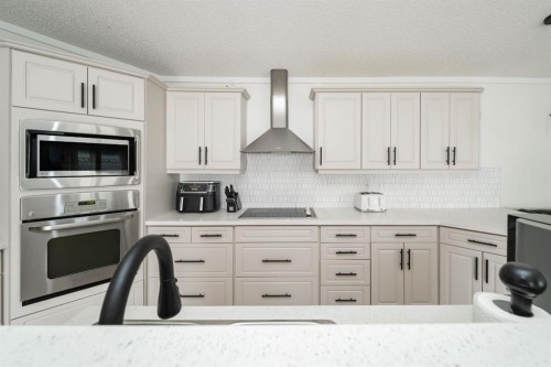 280 Caouette Crescent, Fort Mcmurray, AB - Indoor Photo Showing Kitchen