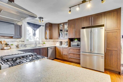 341 Bird Crescent, Fort Mcmurray, AB - Indoor Photo Showing Kitchen With Stainless Steel Kitchen