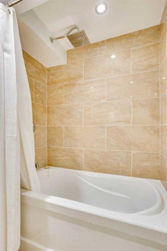341 Bird Crescent, Fort Mcmurray, AB - Indoor Photo Showing Bathroom