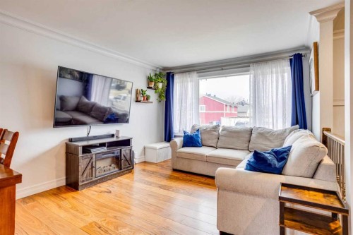 341 Bird Crescent, Fort Mcmurray, AB - Indoor Photo Showing Living Room