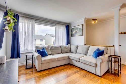 341 Bird Crescent, Fort Mcmurray, AB - Indoor Photo Showing Living Room